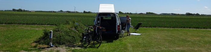 minicamper callantsoog camping eindeloos zee strand bloembollen